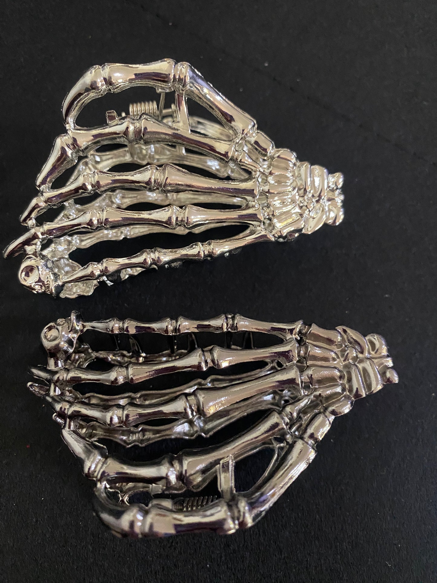 HAIR CLAW SKELETON HANDS - Plus Size Pin Up